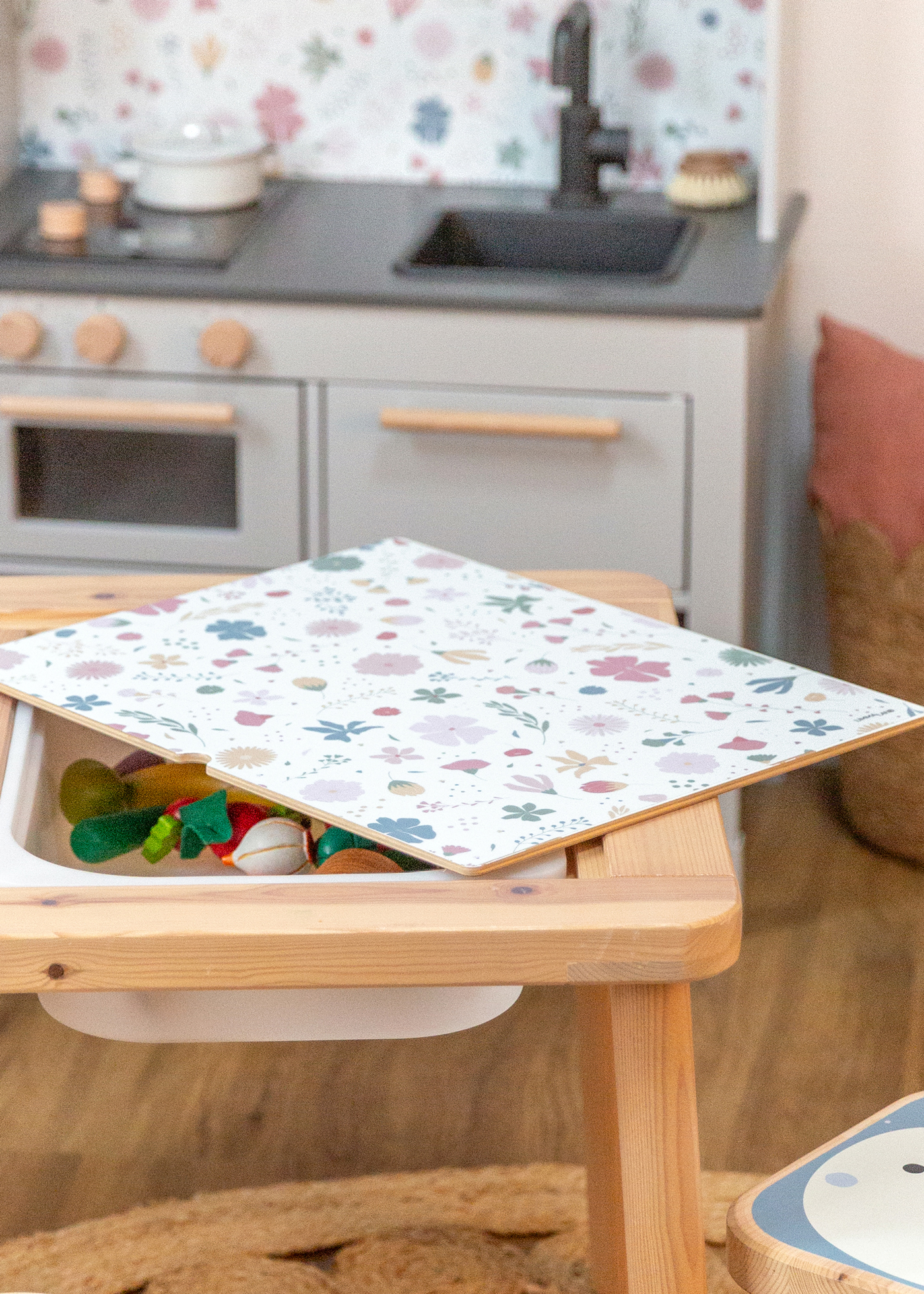 klebefolie ikea flisat kindertisch blumig 2